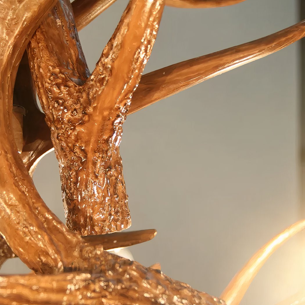 Barokke hangkroonluchter in de vorm van een hertengewei — detail