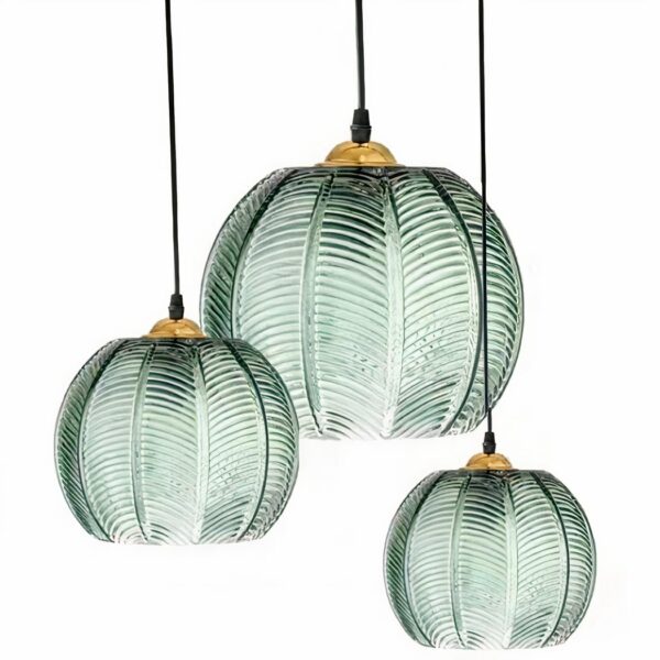 Glazen jungle hanglamp in Scandinavische stijl in verschillende maten op een witte achtergrond
