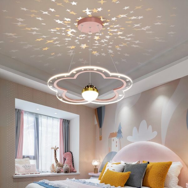 Hanglamp voor kinderkamer in de vorm van een wolk, glanzend roze, sprankelend in de kinderkamer