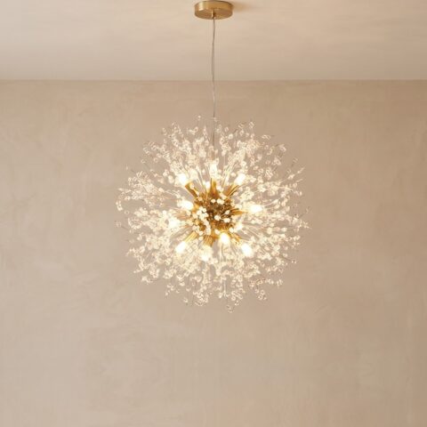Gouden paardenbloem-kroonluchter van 60 cm diameter, aan voor een beige muur