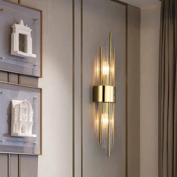 Moderne gouden wandlamp