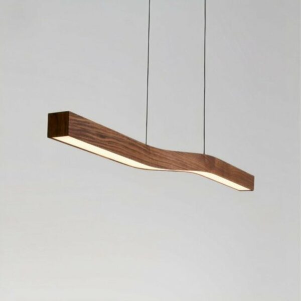 Lange horizontale Scandinavische houten hanger gepresenteerd op een grijze achtergrond