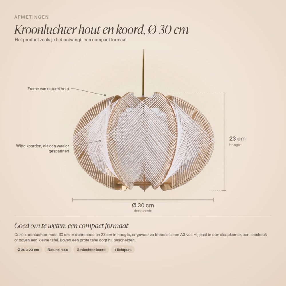 Afmetingen van de kroonluchter van hout en koord: 30 cm doorsnede, 23 cm hoog