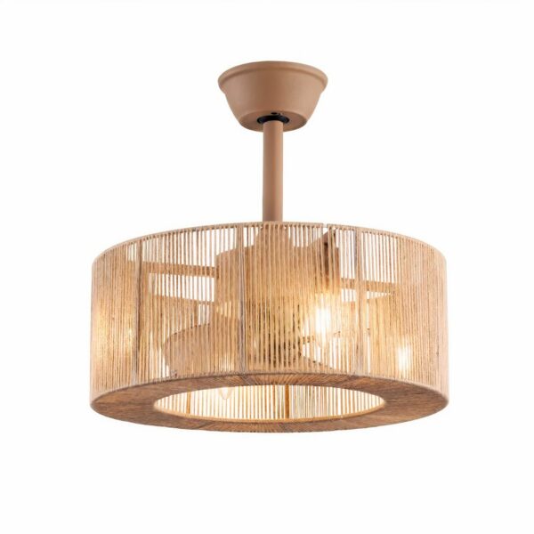 Plafondventilator kroonluchter, beige, in gevlochten touw. Met gloeilampen. Witte achtergrond.