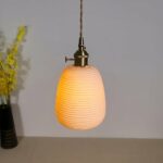 Traditionele handgemaakte hanglamp van keramiek — materiaaldetail