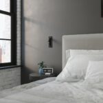 Verstelbare bedwandlamp in zwart staal