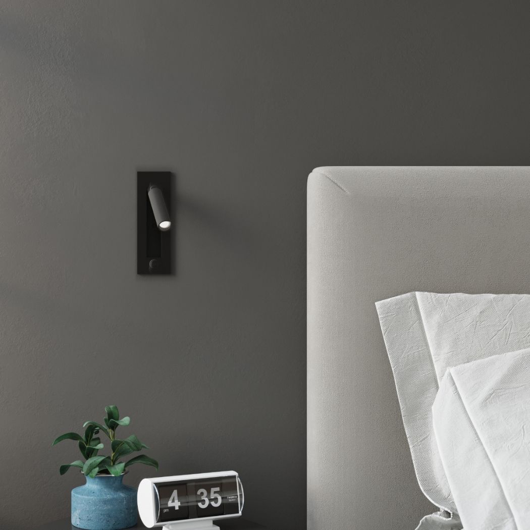 Verstelbare bedwandlamp in zwart staal
