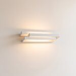 Design wandlamp in wit staal