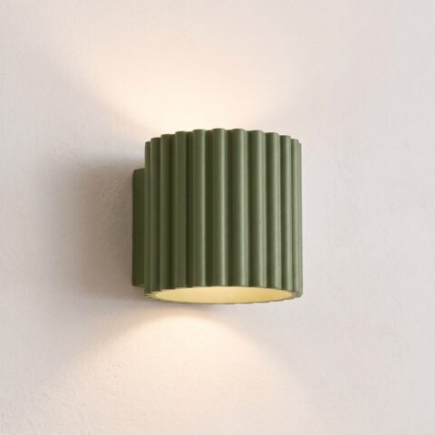 Geribbelde wandlamp in felle kleuren